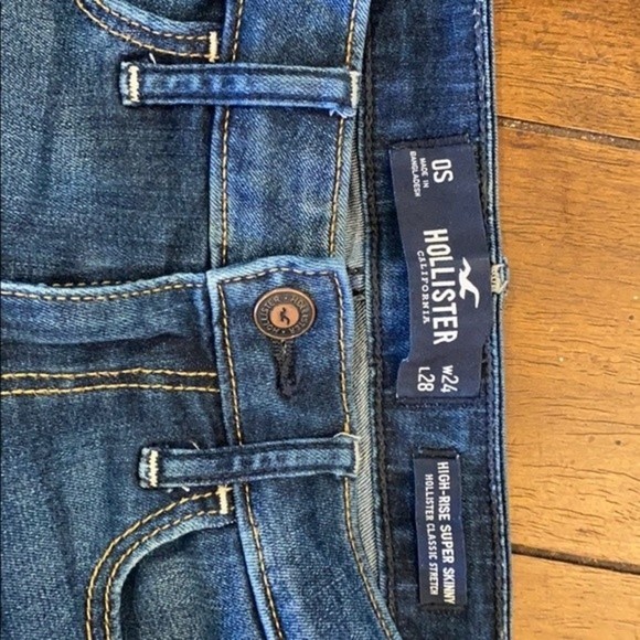 Hollister Bundle! - 2 T-shirts + 1 Jean - Picture 3 of 9